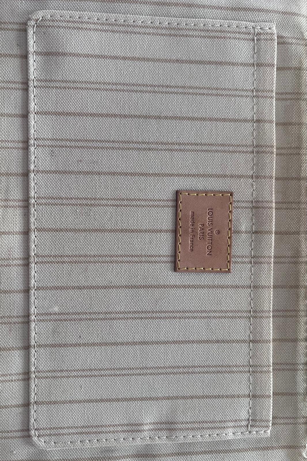 Metka Louis Vuitton we wnętrzu drugiej torebki